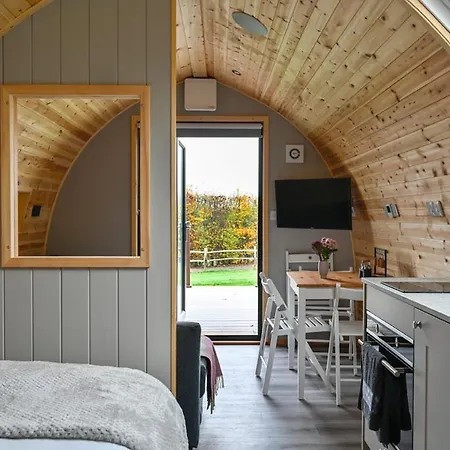 Little Quarry Glamping Bed And Breakfast Tonbridge Exterior photo