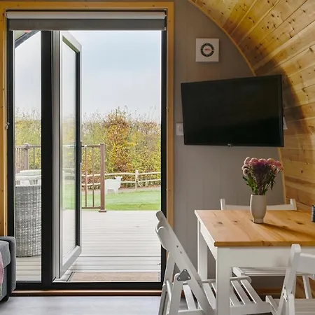 Little Quarry Glamping Bed And Breakfast Tonbridge Exterior photo