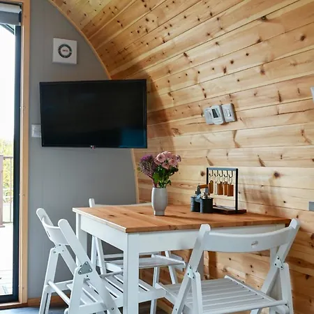 Little Quarry Glamping Bed And Breakfast Tonbridge Exterior photo